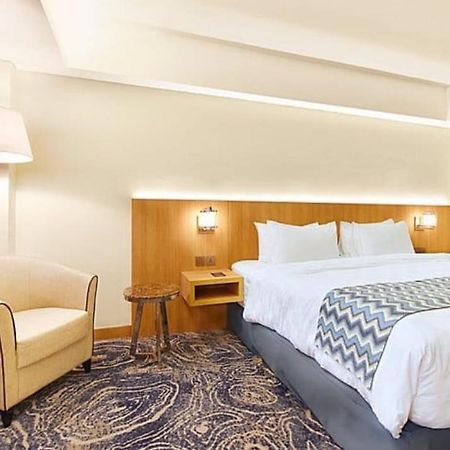 Louis Kienne Hotel Simpang Lima Semarang Dış mekan fotoğraf